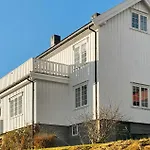 4 Bedroom Cozy In Svorkmo Holiday home Brattli