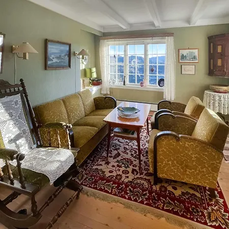 Ferienhaus Gemütliches Haus Mit 4 Schlafzimmern In