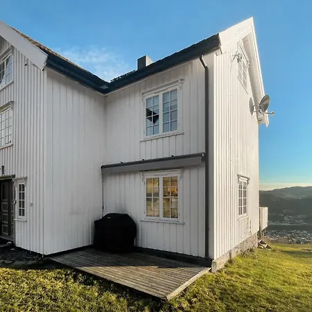 Ferienhaus Gemütliches Haus Mit 4 Schlafzimmern In