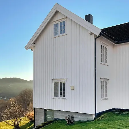 Ferienhaus Gemütliches Haus Mit 4 Schlafzimmern In *
