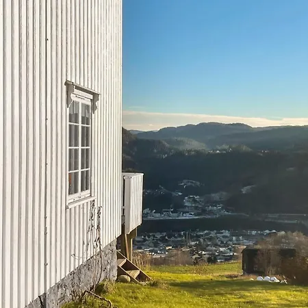 Gemütliches Haus Mit 4 Schlafzimmern In