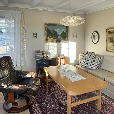 Ferienhaus Gemütliches Haus Mit 4 Schlafzimmern In *